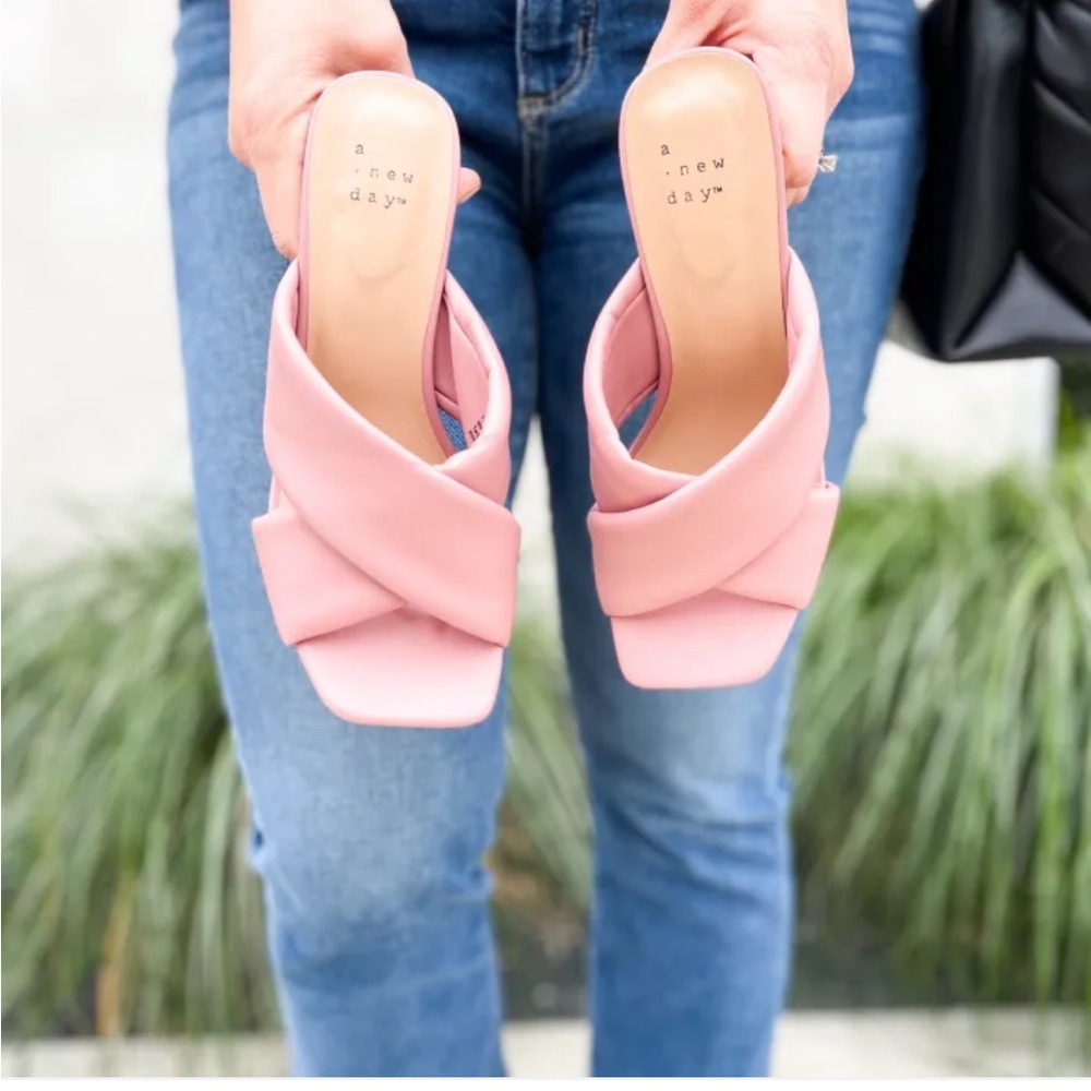 A new day pink padded block heels size 6 new